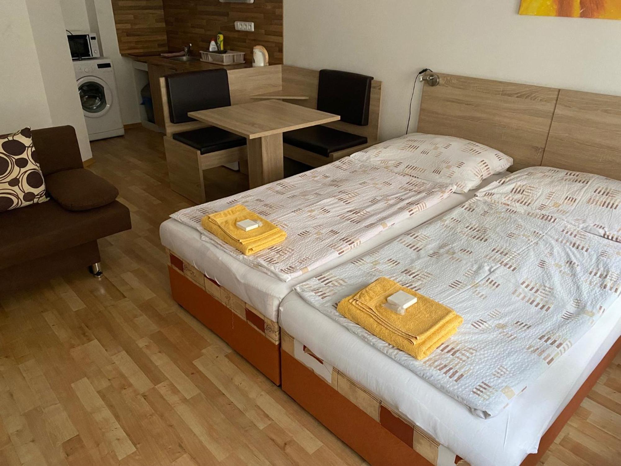 Apartmany - Penzion Smetanka Ceske Budejovice Exterior foto