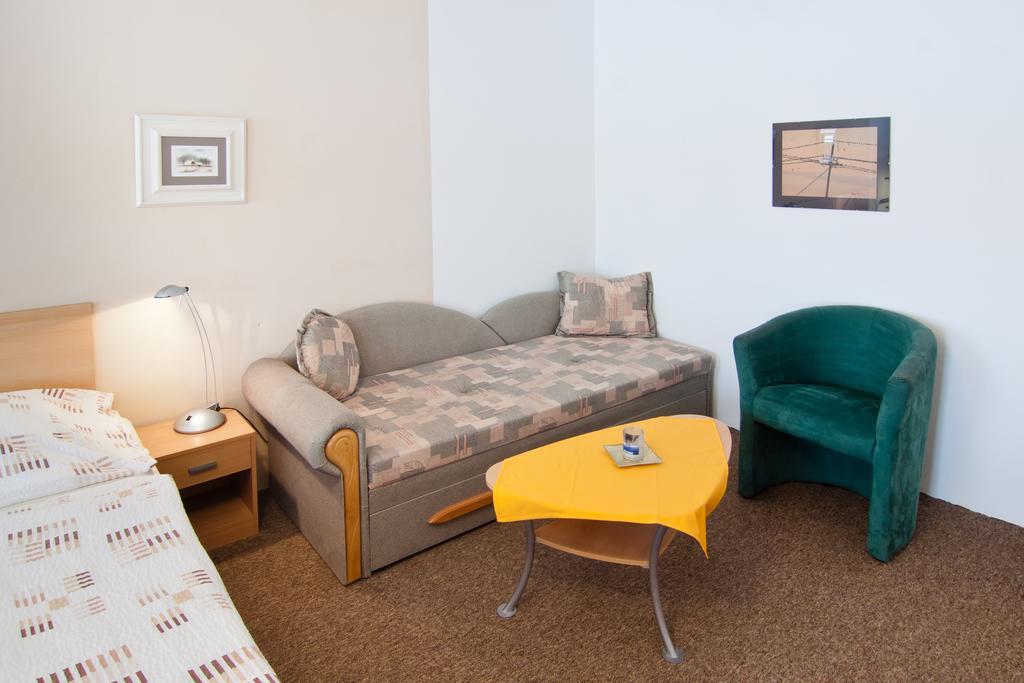 Apartmany - Penzion Smetanka Ceske Budejovice Exterior foto